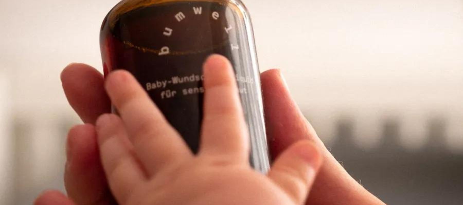 Pflanzliche Gerbstoffe in der Babypflege: Schwarztee und Eichenrinde bei wunden Babypos